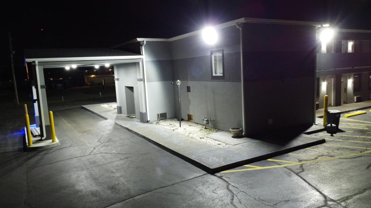 Days Inn By Wyndham Indianapolis East Post Road Exterior foto